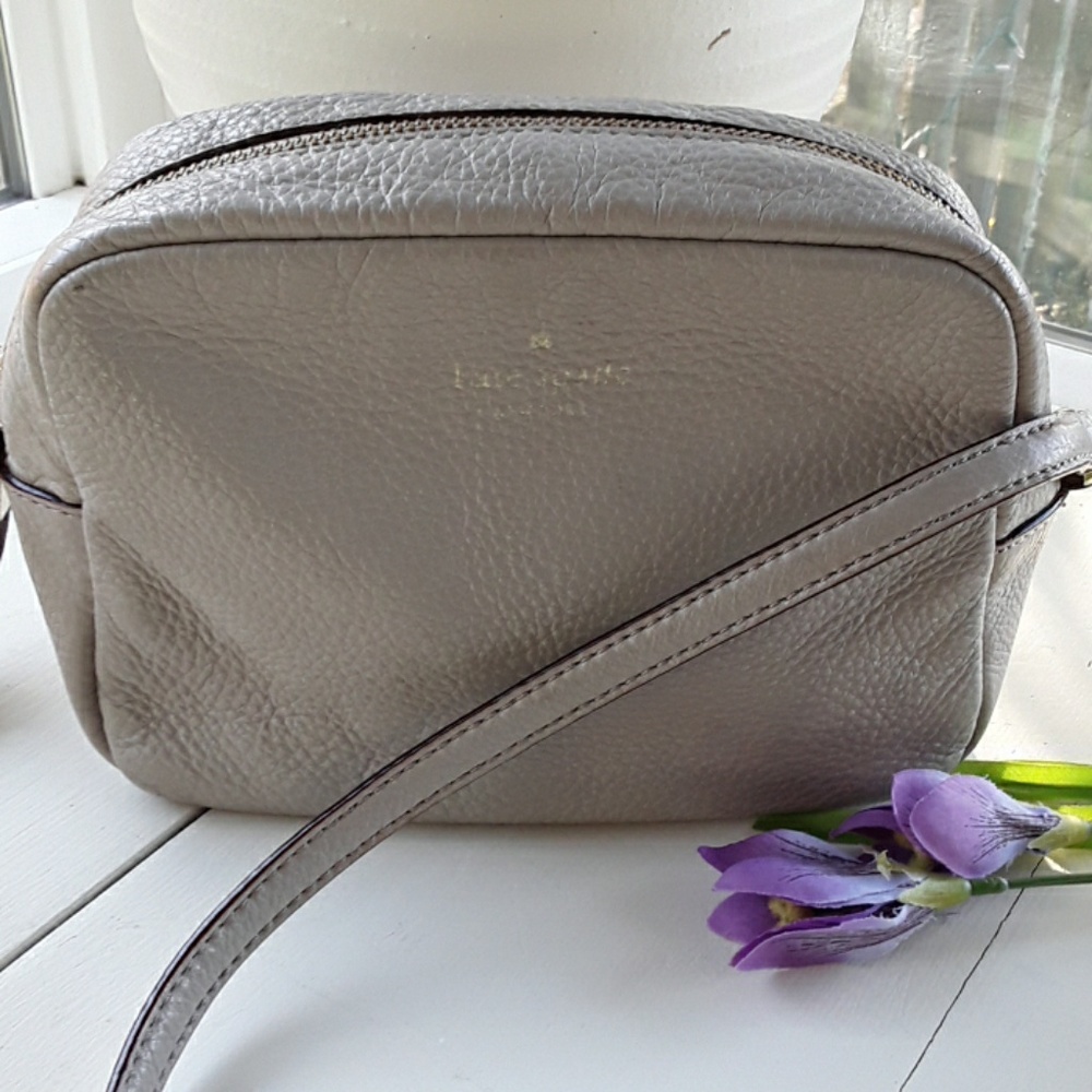 KATE SPADE CROSSBODY LEATER PURSE
